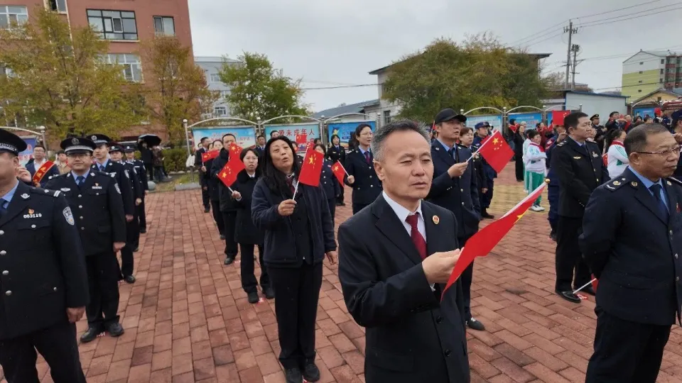 ������ ӭ���� ������  �������״�����Ժ��֯�����Ա�μ���ף�л����񹲺͹�����77����������ʽ